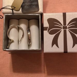 Beautiful 1 inch hoop silver earrings